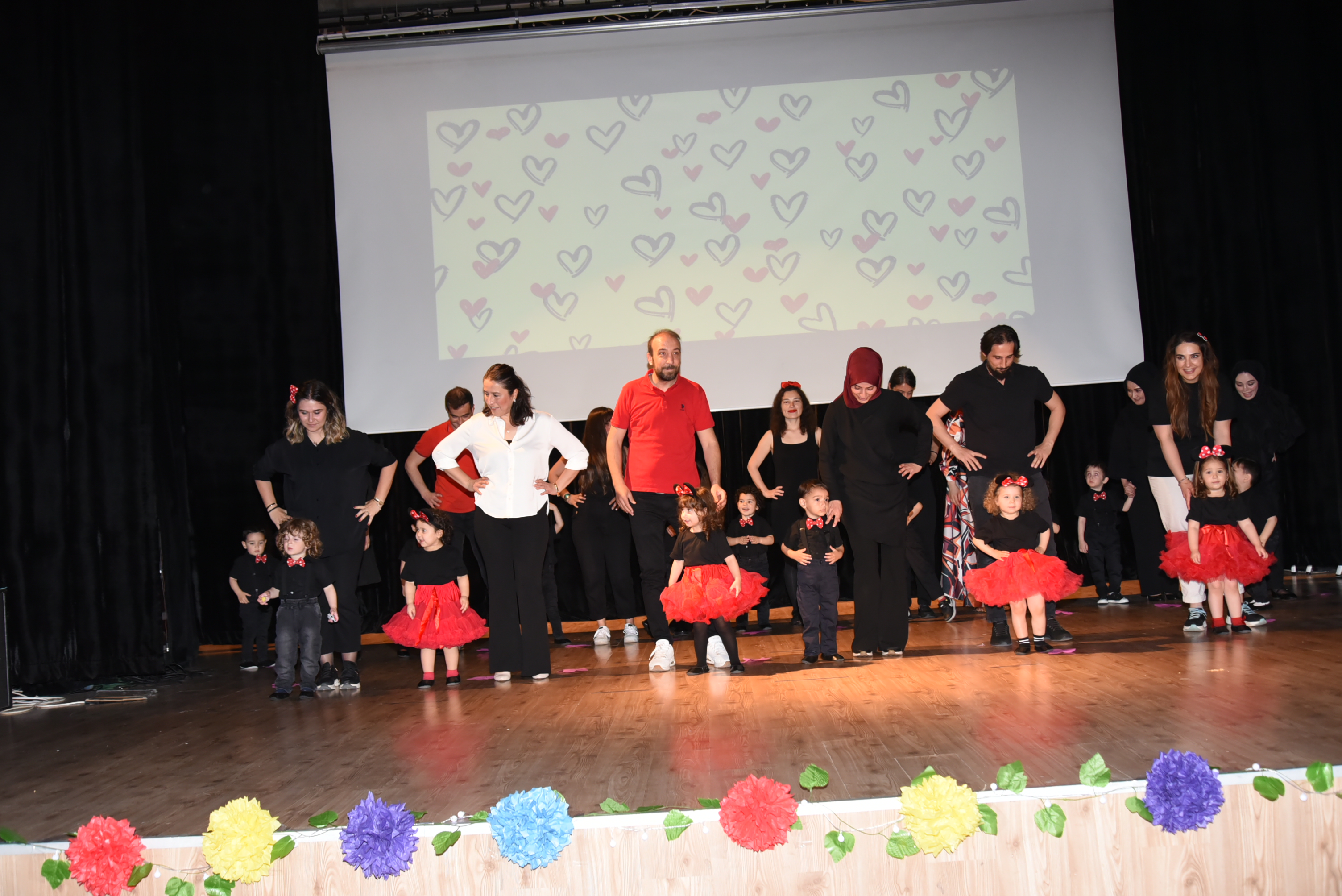 Okulumuzda Yıl Sonu Gösterisi